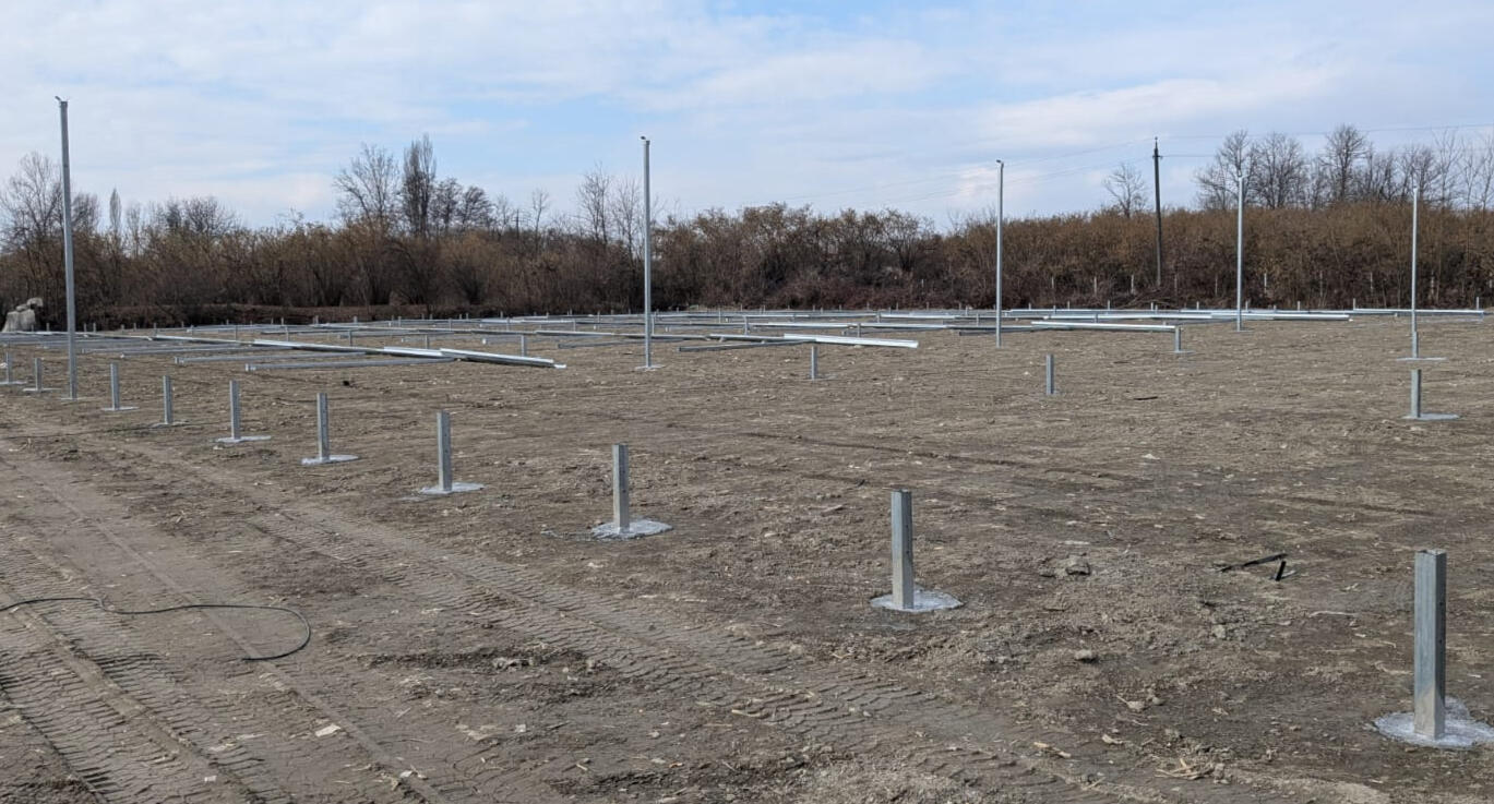 POMIDO - გალვანიზირებული სათბურის (satburi) მშენებლობა ანკერების ჩაბეტონება და ბოძების ჩამაგრება POMIDO - გალვანიზირებული სათბურის (satburi) მშენებლობა ანკერები ბოძები